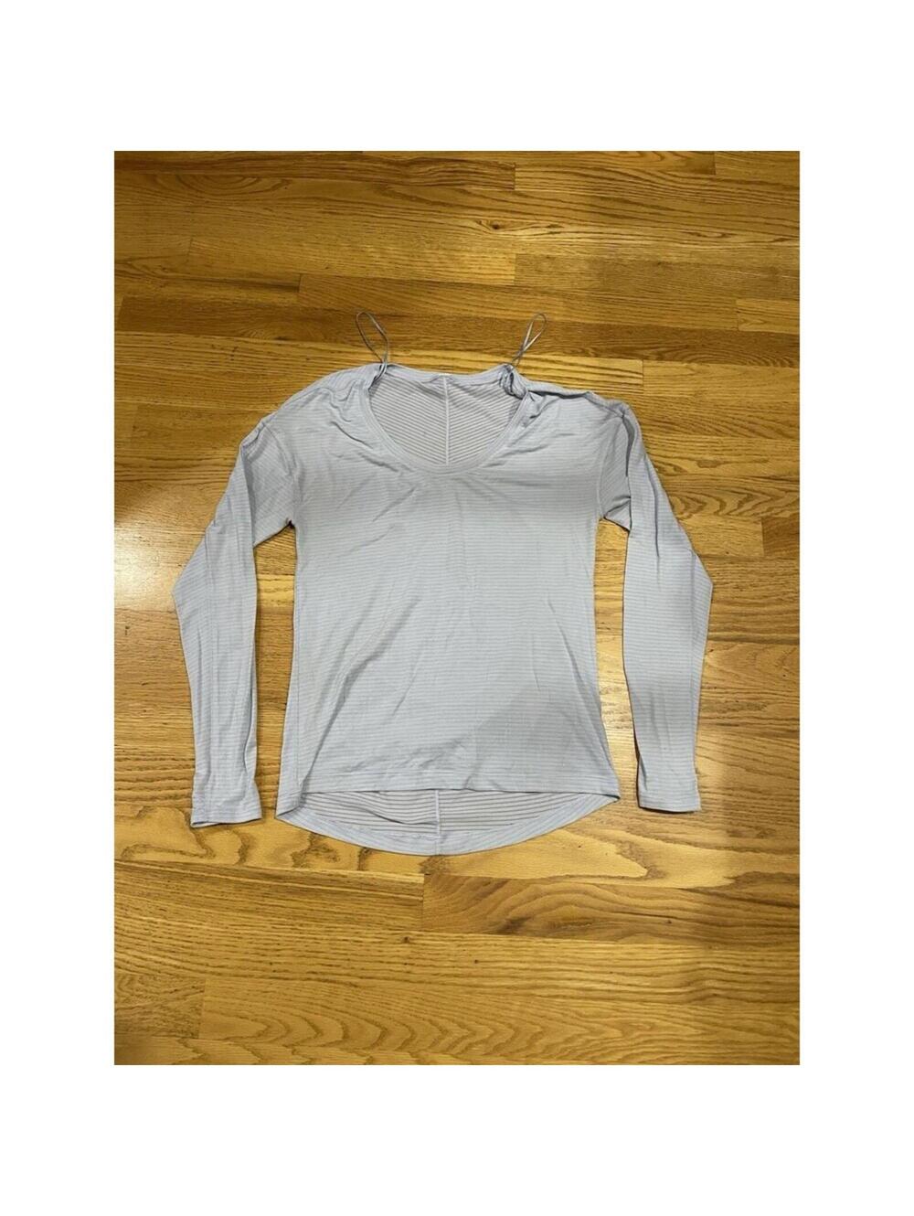 Lululemon Women's Long Sleeve T-Shirt Light Purple, Size 10